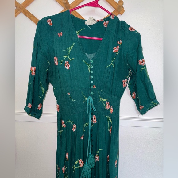 Jaase Dresses & Skirts - Floral Green Dress